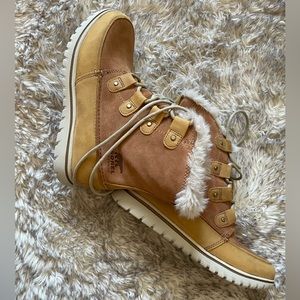 NWT (NO BOX) Sorel Waterproof Boots. WOMENS